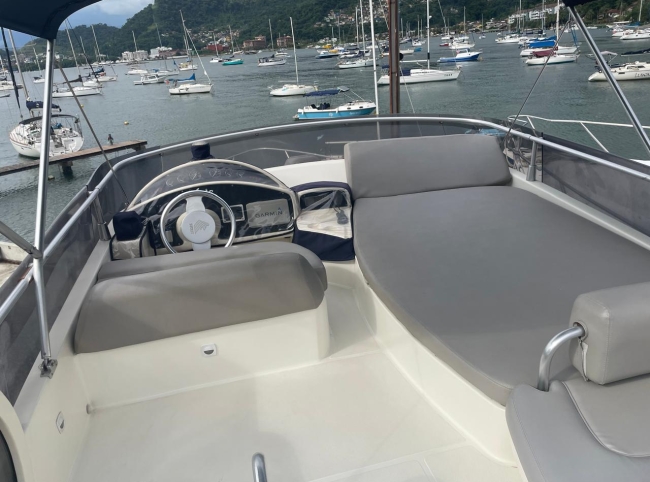 Ferretti 38