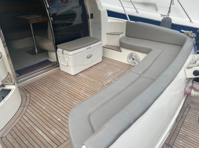 Ferretti 38