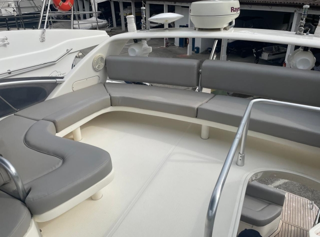 Ferretti 38
