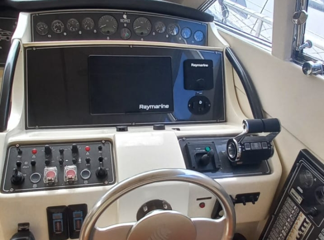 Ferretti 46