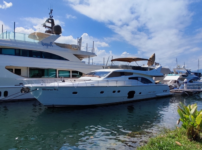 Ferretti 760